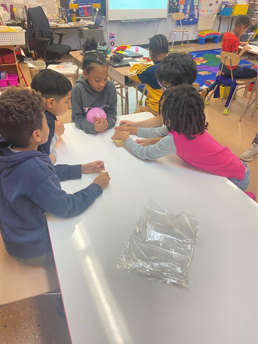RCSDsch35's tweet photo. Third graders in Mrs. Stein’s class are exploring forces and how to move a block!@RCSDNYS @ChiefDemario @drpeluso https://t.co/kLuWuznUS1