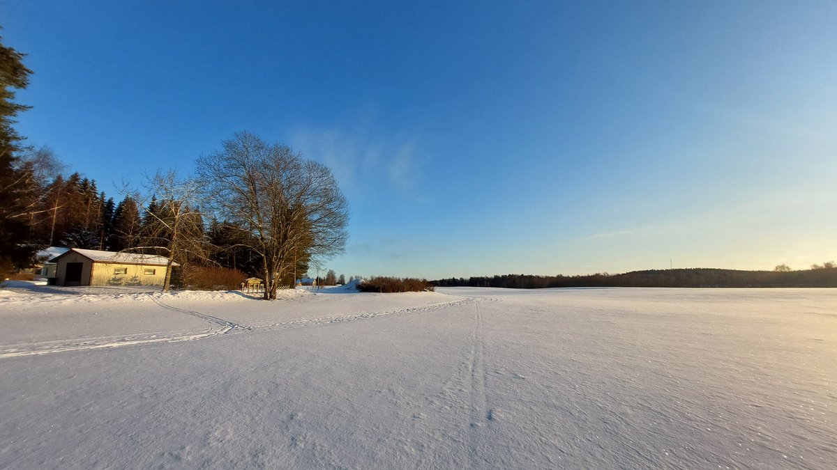 ainaanseutu's tweet photo. Sunnuntaina kaikki Äinäälle nauttimaan markkinahiihdon tunnelmasta. 
Niemimäessä myynnissä hernekeittoa ja laskiaispullia!
#markkinahiihto #Asikkala #äinäänseutu #niemimäenmansikkatila https://t.co/dNU411Wh3J