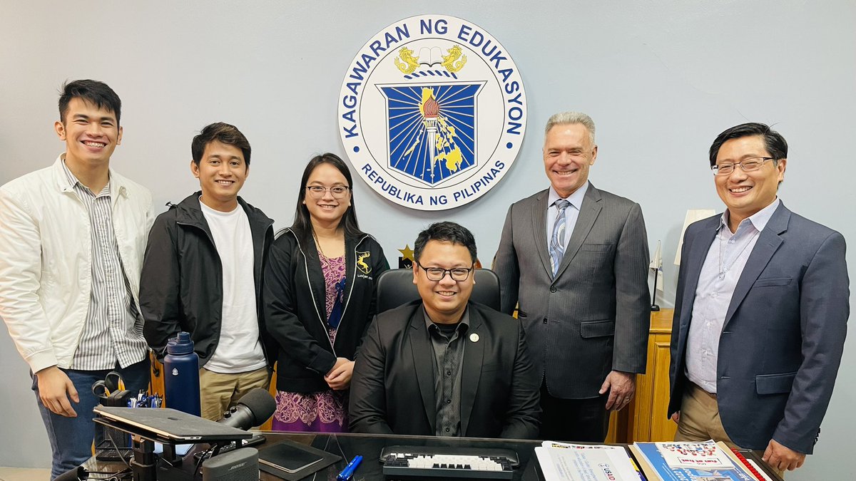 DexGalban's tweet photo. β¨ Alignment meeting with @usaid_manila for Project Gabay & Opportunity 2.0
β¨ Exploratory meeting with @WFP_Philippines for School-based Feeding Program
#DepEd #OASOPS #BLSSed https://t.co/Tk9AuT0EsX