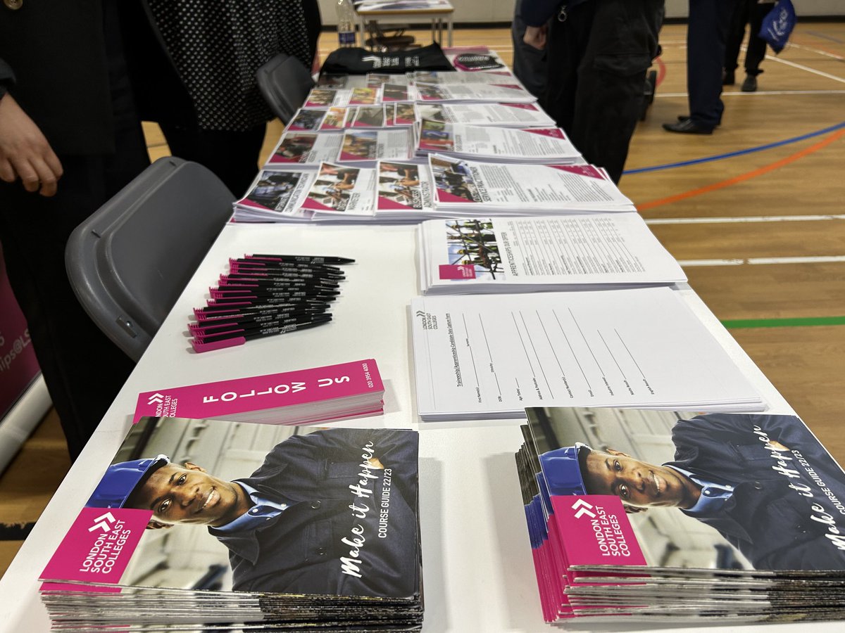 LSEColleges's tweet image. If you’re at the @LBofBromley recruitment fair, visit @LSEColleges stand and meet with our amazing #apprenticeships #distantlearning #workexperience team to find out more about our programmes! Don’t forget to grab some goodies too 😉
#NationalApprenticeshipWeek