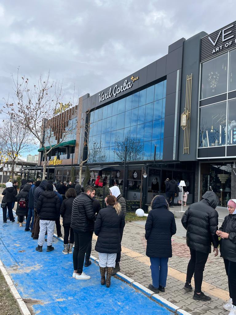 24 saat açık olan Varil Çorba +Plus şubemize gelen depremzedelere çorba dağıtımımız devam etmektedir. #deprem