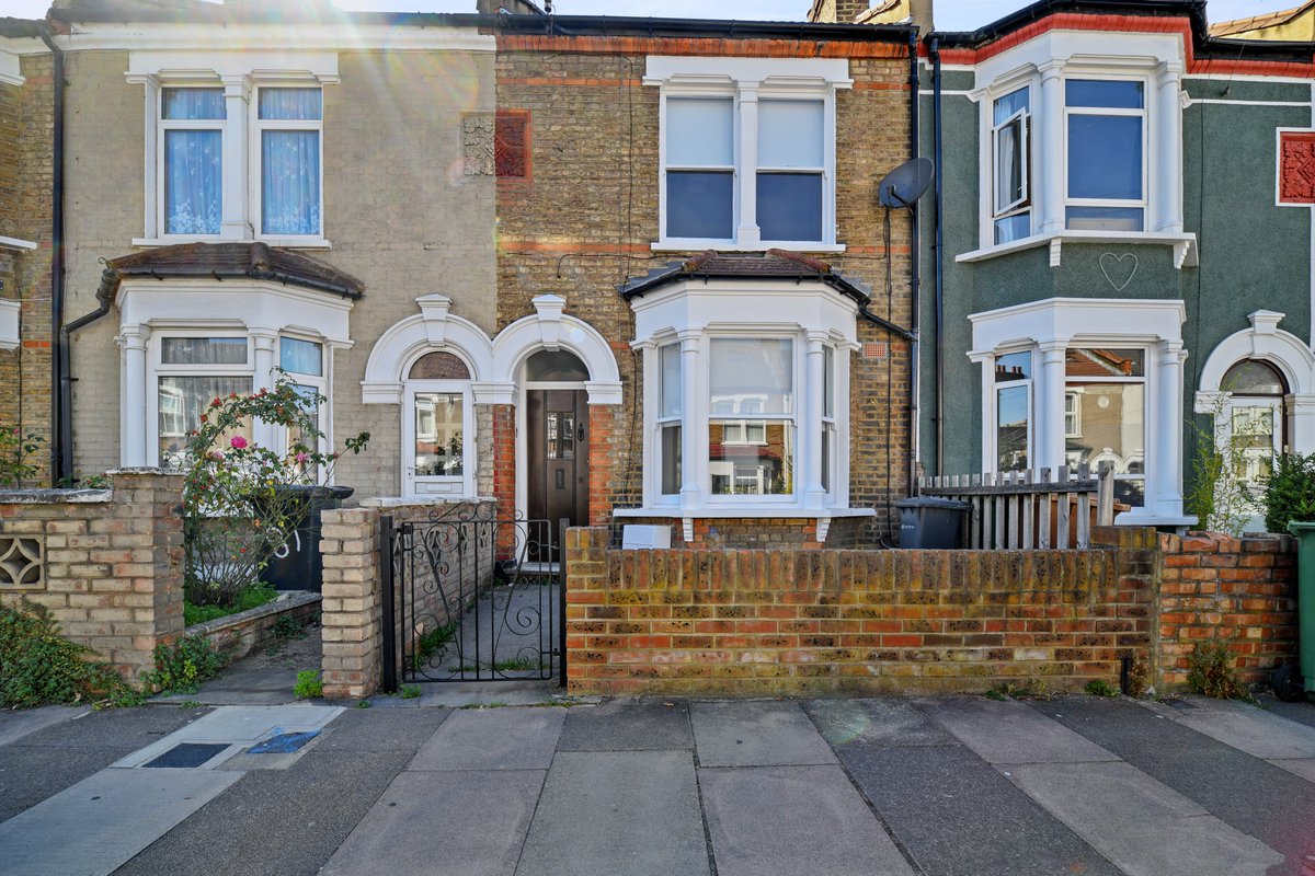 Hamways's tweet photo. Available to Let ⭐️Silvermere Road, SE6 #OTM #tolet £1,800 pcm. 
Hamways are delighted to present this two bedroom Victorian terraced house with garden  centrally located in Catford, south east London.

https://t.co/nz3lRrvvEI

#refurbishment #propertymanagement #enquiretoday https://t.co/IEVn3ljbAC
