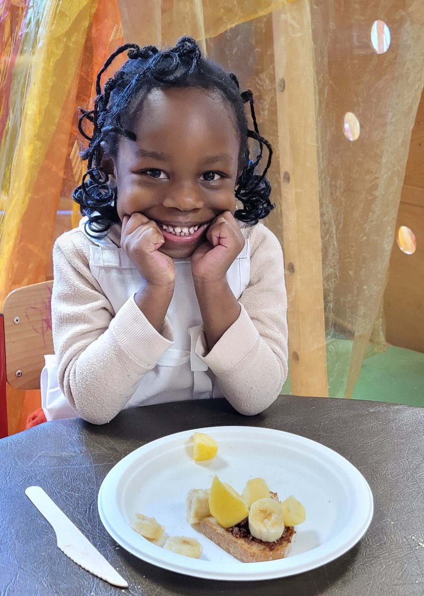 cde15_75015's tweet photo. Les enfants de Cépré ont participé à l'atelier "gourmand et équilibré" de notre diététicienne : réalisation d'une pâte à tartiner Maison, pour une tartine agrémentée de fruits de saison... Bravo les enfants 🤩 #cde15 #cantine15 #paris15 #atelierculinaire #ateliersenfants https://t.co/wrixkPioLT