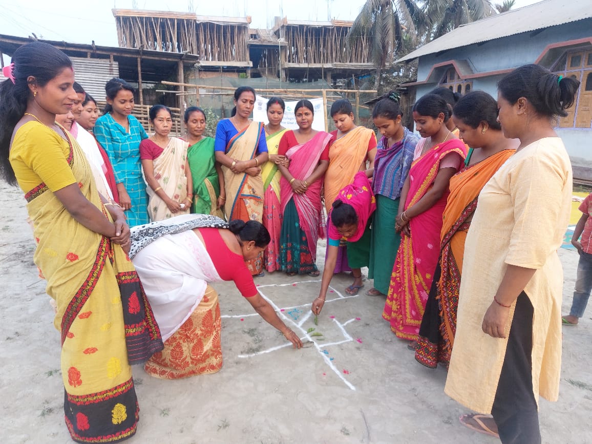 UNOPS_India's tweet photo. @UNOPS district consultants facilitating #CLNOB in selected villages of Nalbari and Kamrup Rural, Assam. The exercise also included discussions about FHTC, importance of grey water management and sanitation. @MoJSDDWS @jaljeevan_ @upswsm @DenmarkinIndia @PIBWater https://t.co/Ia5Oyc3Zgw