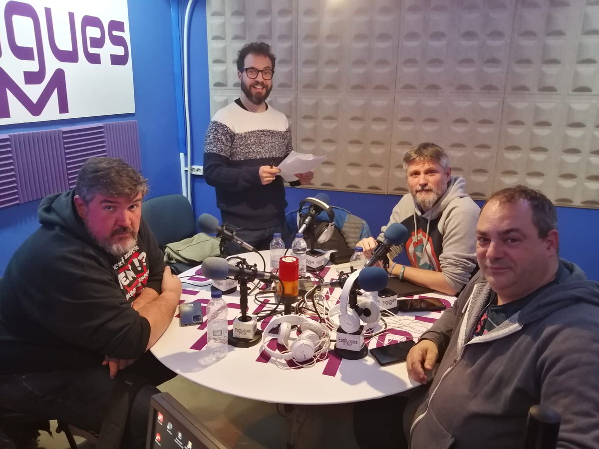 EspluguesFM (@espluguesfm) on Twitter photo 📢Avui a les 22h nova entrega de #AixòNoÉsSerio amb <a href="/EDUMUTANTE/">EduMutante 🇺🇦☮️🕊️#FreePalestine 🇯🇴</a> <a href="/humormarin/">Miguel Ángel Marín</a> <a href="/raventos/">Raventós</a> <a href="/itoPitoGorgorit/">Ito Pito Gorgorito</a> <a href="/barnalola/">Lola Carrasco</a>
⬇️Divendres Dissabte i Diumenge a les 22h⬇️
📻 99.7 FM #EspluguesFM
📲 #TuneIn bit.ly/3l3Ogfb
#humor #imitacions #curiositats 🙃 📢Avui a les 22h nova entrega de #AixòNoÉsSerio amb <a href="/EDUMUTANTE/">EduMutante 🇺🇦☮️🕊️#FreePalestine 🇯🇴</a> <a href="/humormarin/">Miguel Ángel Marín</a> <a href="/raventos/">Raventós</a> <a href="/itoPitoGorgorit/">Ito Pito Gorgorito</a> <a href="/barnalola/">Lola Carrasco</a>
⬇️Divendres Dissabte i Diumenge a les 22h⬇️
📻 99.7 FM #EspluguesFM
📲 #TuneIn bit.ly/3l3Ogfb
#humor #imitacions #curiositats 🙃