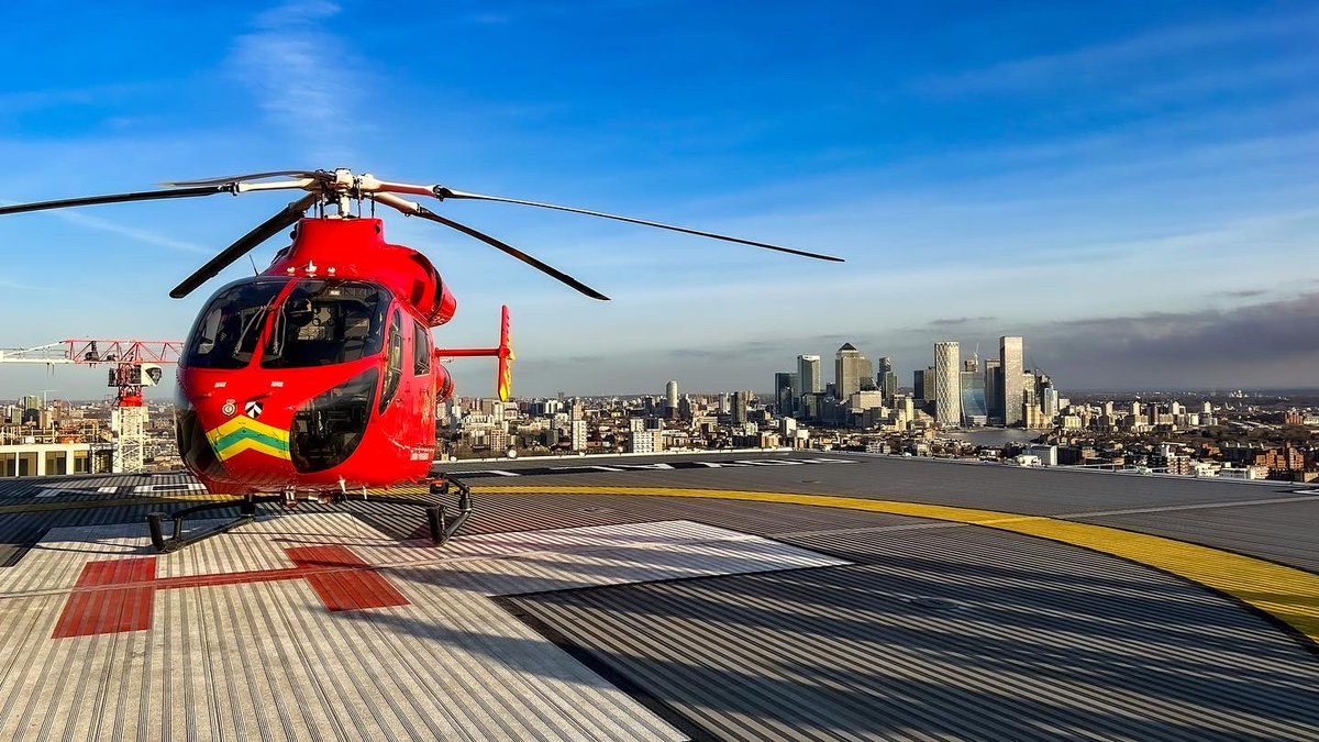 billi_staite's tweet photo. Amazing views of London from the helipad at the @RoyalLondonHosp 🌆🏥🚁 https://t.co/xbsyupXzwK