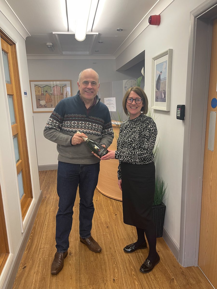 ERtrainingUK's tweet photo. What a fantastic start to the weekend!,

Debbie had her business card picked out by Carley Consult at the #DNShowcase2023 and had a delivery of champagne this morning from Jim Carley their managing director. 

Just in time for Debbie's birthday on sunday! 🥳🥳🥳

#FridayFeeling https://t.co/2P4jgWF0y1
