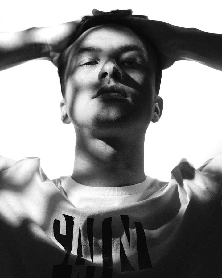 accerel's tweet photo. Cocok banget jadi Nicholas Saputra. https://t.co/ZlO31SbAc9