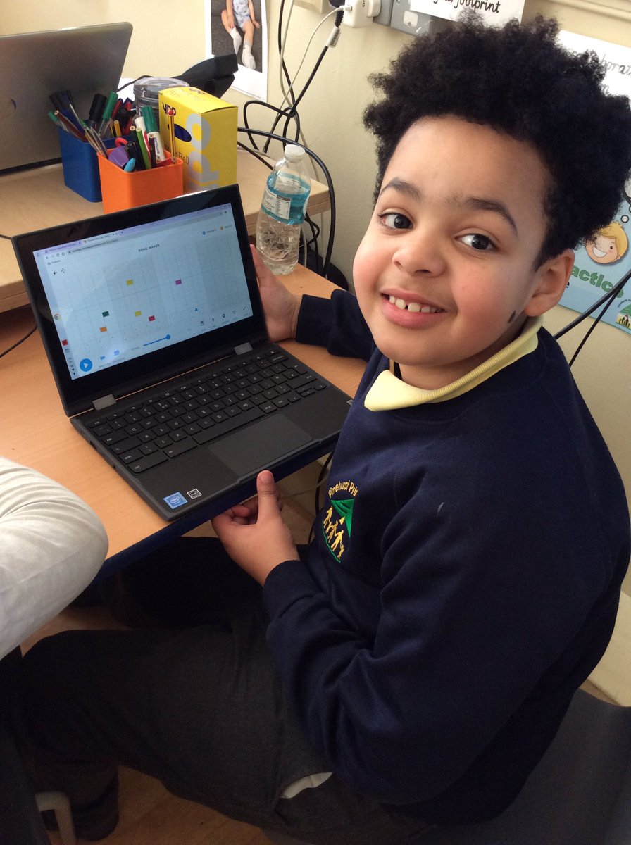 MrsMuirhead5's tweet photo. Using our creativity to digitally create music @PinehurstP #PinehurstComputing https://t.co/3UdAXfwgPb