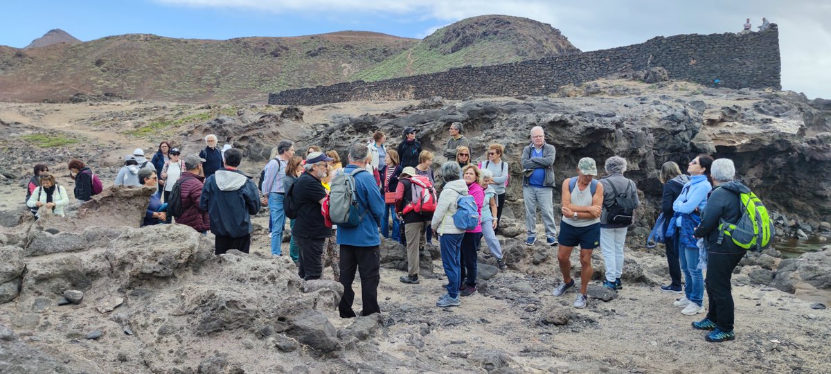La concejalía de Participación Ciudadana del Ayuntamiento de Las Palmas de Gran Canaria, ha realizado el segundo recorrido histórico por el entorno de El Confital, al que han asistido más de medio centenar de personas. 

#ParticipaLPGC #ParticipacionCiudadana #consejodelmayorlpgc