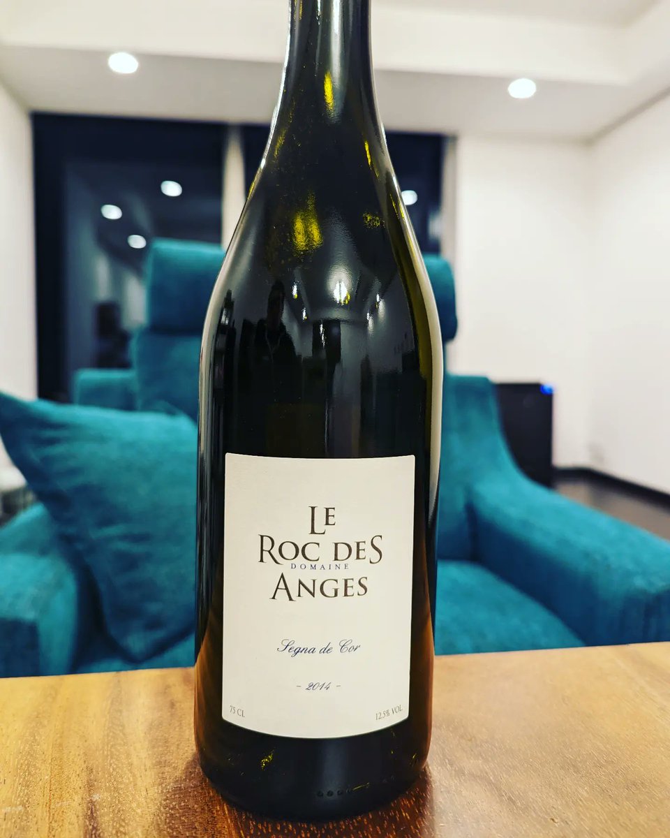 tateomif's tweet photo. 今夜は、ル・ロック・デ・ザンジュのセニャ・ド・コー 2014年を開けました。
I drank the 2014 Segna de Cor of Le Roc des Anges this evening.
#LeRocdesAnges #ルロックデザンジュ #SegnadeCor #セニャドコー #redwine #赤ワイン #wine #ワイン https://t.co/cO1vhraRb7