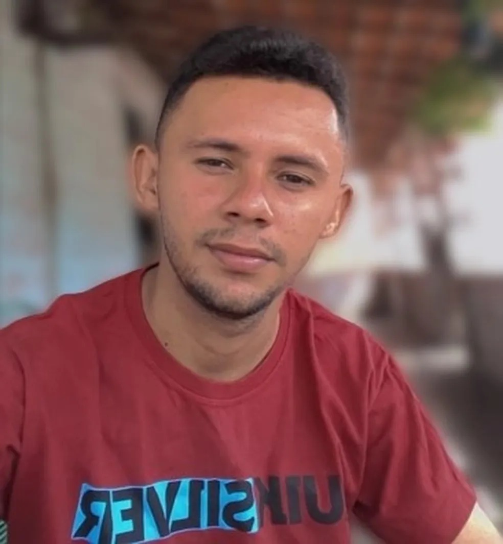 g1piaui's tweet photo. Filho de lavradores e estudante de escola pública tira 900 na redação pela 3ª vez e sonha cursar direito: ‘sempre fui amante de livros’ => https://t.co/x3yp9B1KTB #g1 #Piau í https://t.co/G0ywNoz6yX