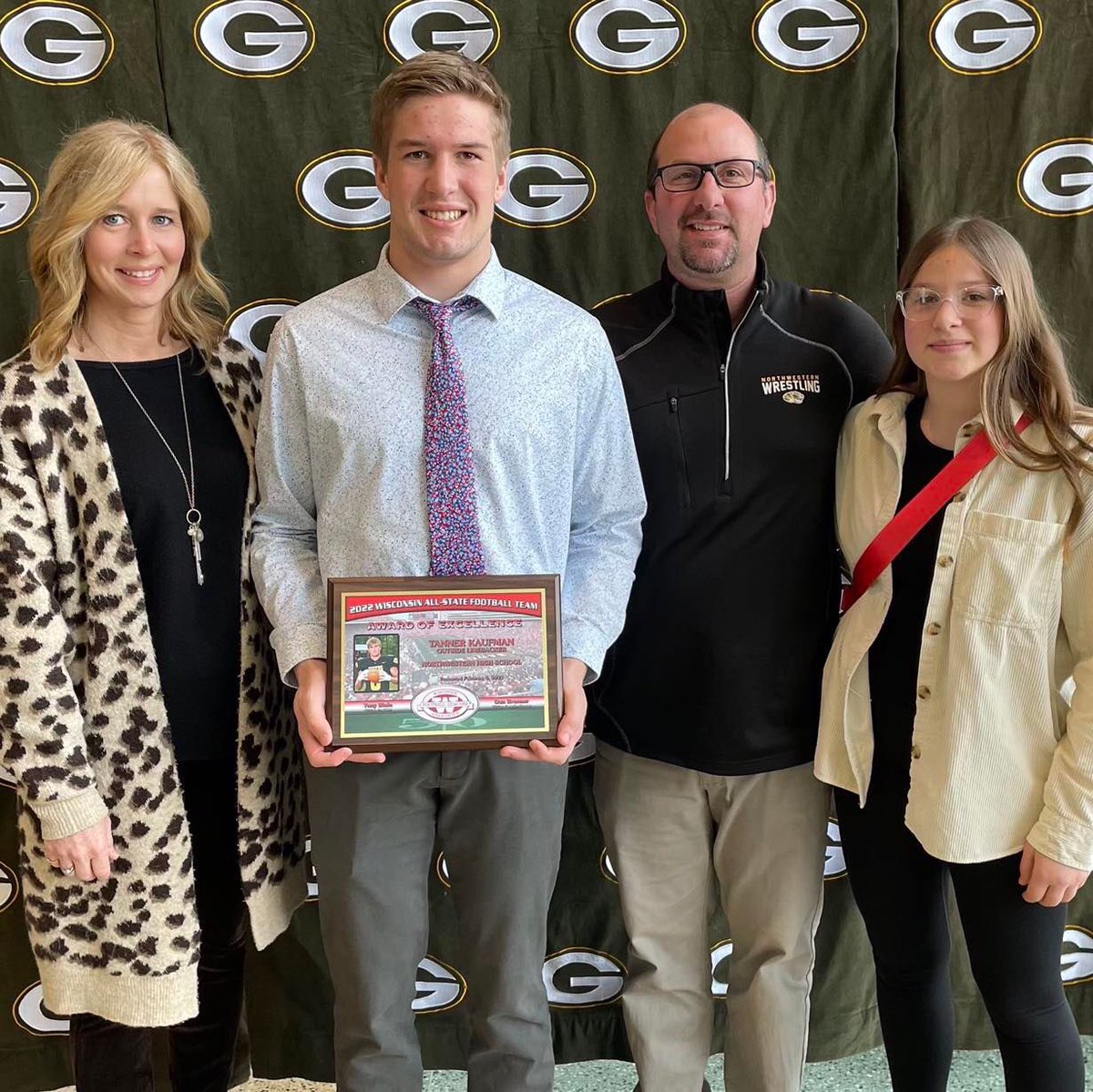 Congratulations to Tanner Kaufman who was recognized as a 1st Team Outside Linebacker by the Wisconsin Football Coaches Association at their All-State Banquet at Lambeau Field!

#GoNWTigers #TigerProud