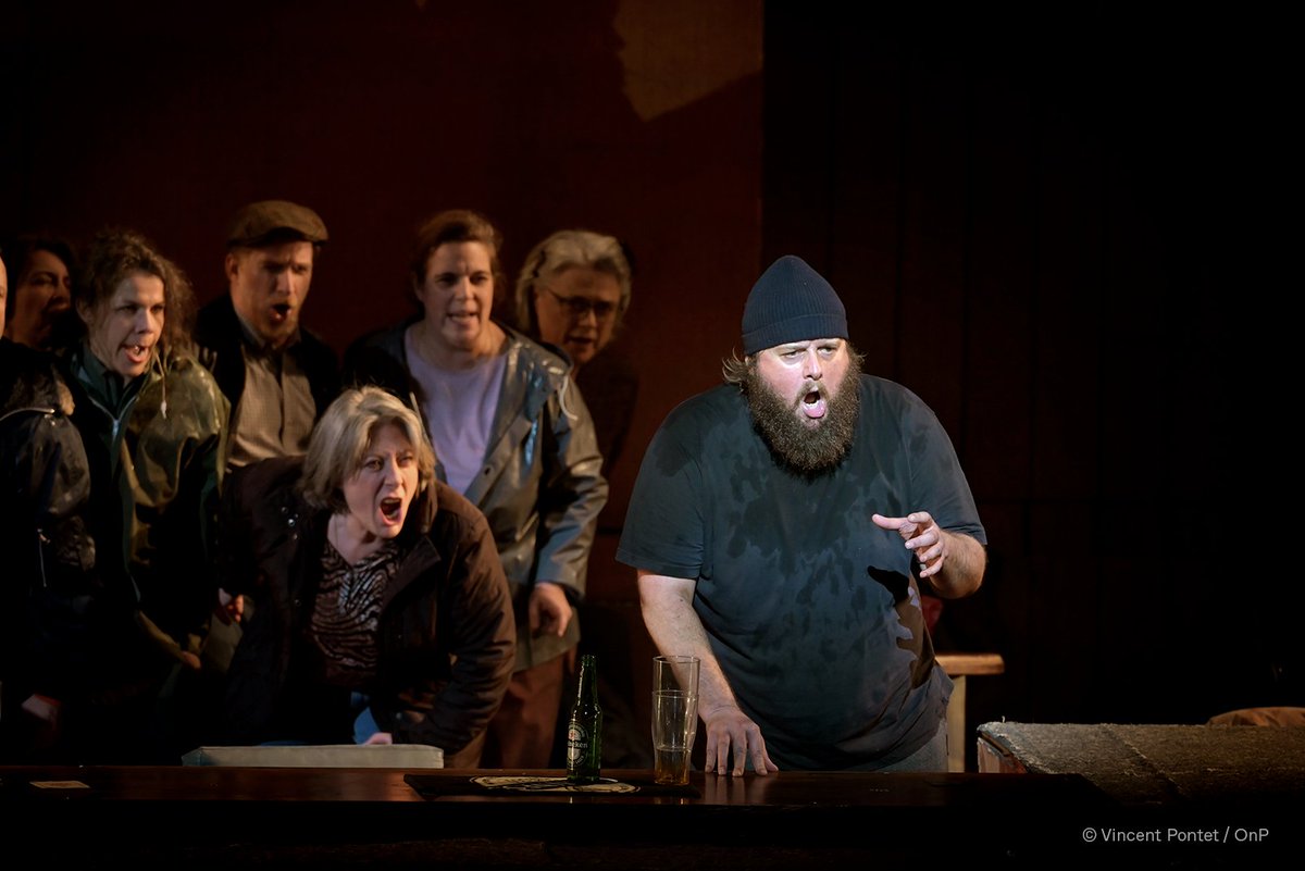 operadeparis's tweet image. #PeterGrimes
Familière de Benjamin Britten, la metteure en scène @deborahwarner59 préserve le mystère de ce personnage fascinant…

Actuellement au Palais Garnier : bit.ly/3ItF55f