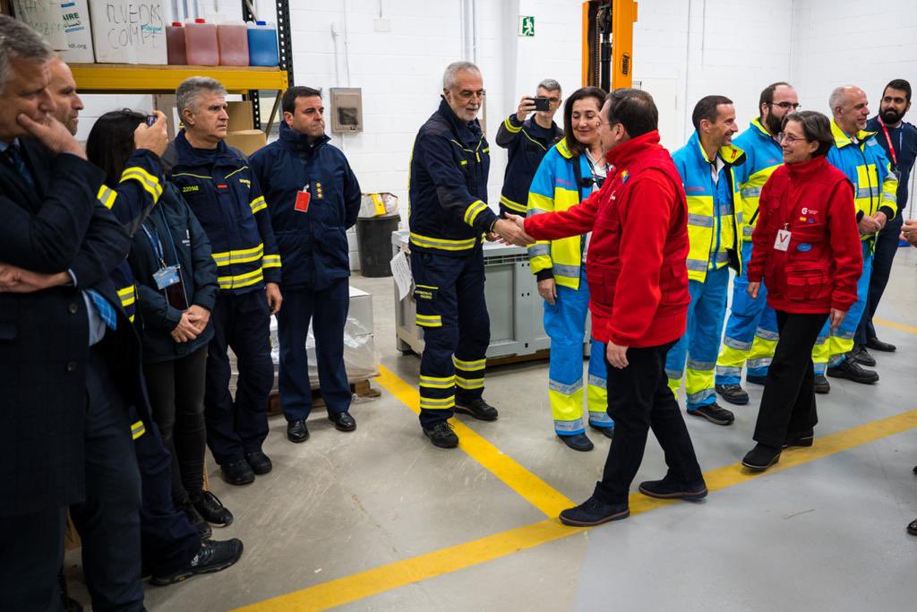 desdelamoncloa's tweet photo. #SomosCooperación

✅Ayer, el @Congreso_Es aprobó la #LeyDeCooperación, centrada en retos globales

✅Hoy, llegan a Turquía nuestros profesionales de sanidad pública y un equipo de @AECID_es para ayudar en el rescate de heridos

https://t.co/mxQ3Hp5vzB https://t.co/zFGR22atca