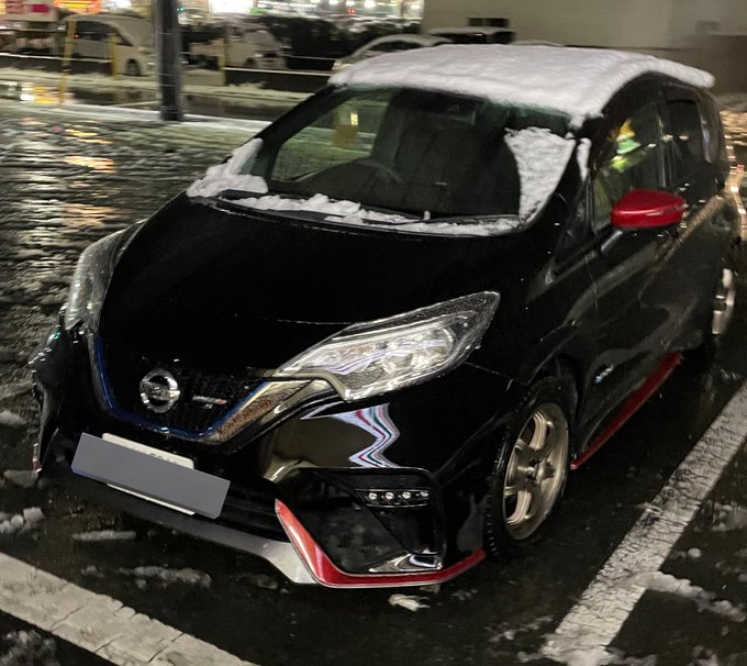 お仕事終わり!車の頭にちょっと雪積もった 