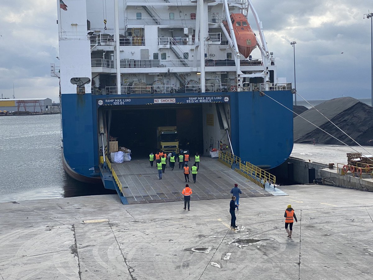 Deprem bölgesine gidecek Yardım gemimiz yüzde 70 doldu. Öte yandan Gemimizin yüklenmesinde insan gücüne ihtiyacımız var.Pendik’te bulunan AnadoluPort Limanı’nda yüklerin gemiye alınmasında arkadaşlarımızı bekliyoruz. <a href="/sjw_erlik/">ERLIK</a> @cerrahpasaIi <a href="/sadecebilalya/">kesinliklebilal</a> <a href="/doratheturk/">Dora</a> @IRLBishop