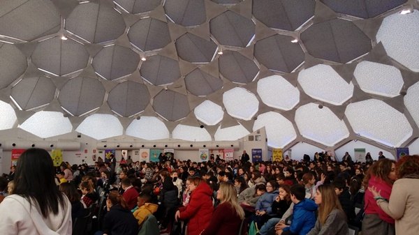 #DíaMundialDelaRadio2023 📻
Así de impresionante 🔝lucía la #CúpuladelMilenio en el V Encuentro de #RadiosEscolares de @RadioEscolarVLL 

#CentrosEducacyl #LaRadioNosUNE #LaNavaEnLasOndas 🎙️
@educacyl @RTVEcyl @fundacioncope @SoniaLucasMang1