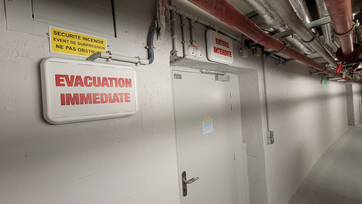 Où suis-je ? Indices: dans les sous-sols d'un bâtiment parisien de 100.000 m² où l'on a installé des abris antiatomiques et des barrières anti-crue...