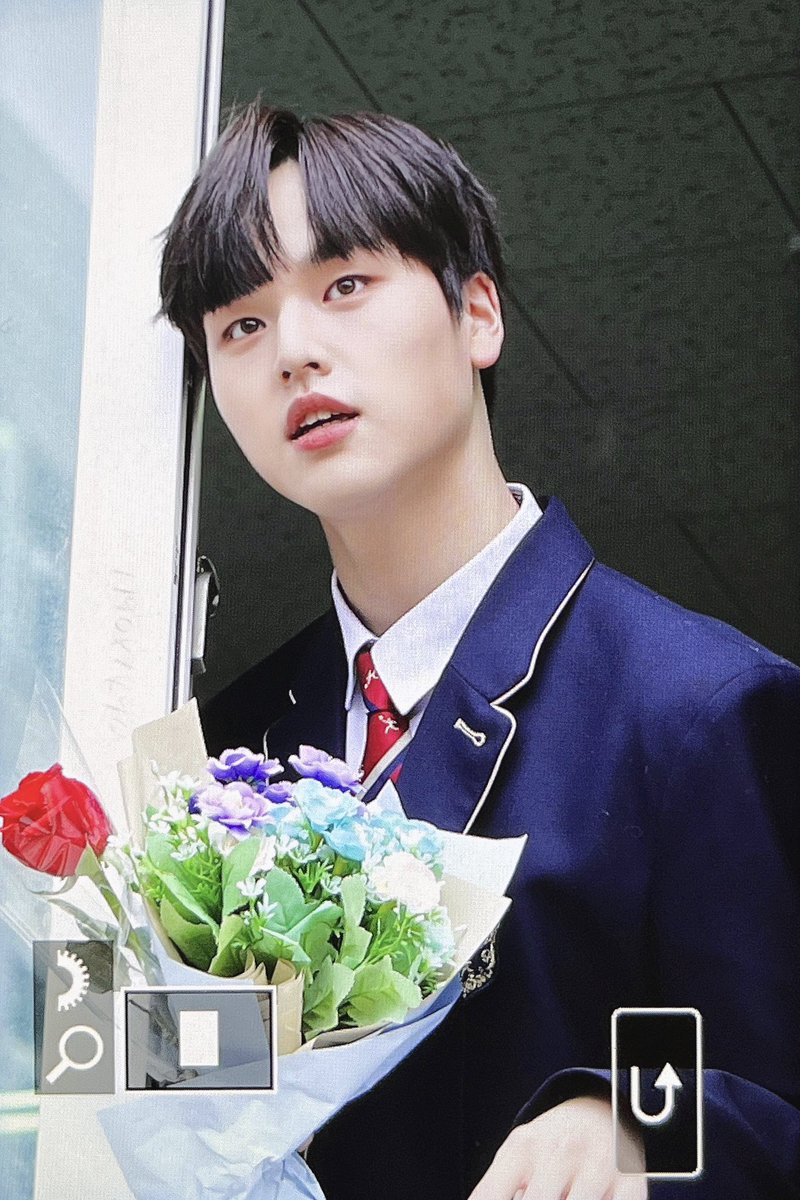 lhg_mm's tweet photo. ,,, 이 초절정 꽃미남 아기 누구임?😱
🗣️: 남도현!!!💛🧡💛🧡💛🧡 https://t.co/DwWvWudhUA