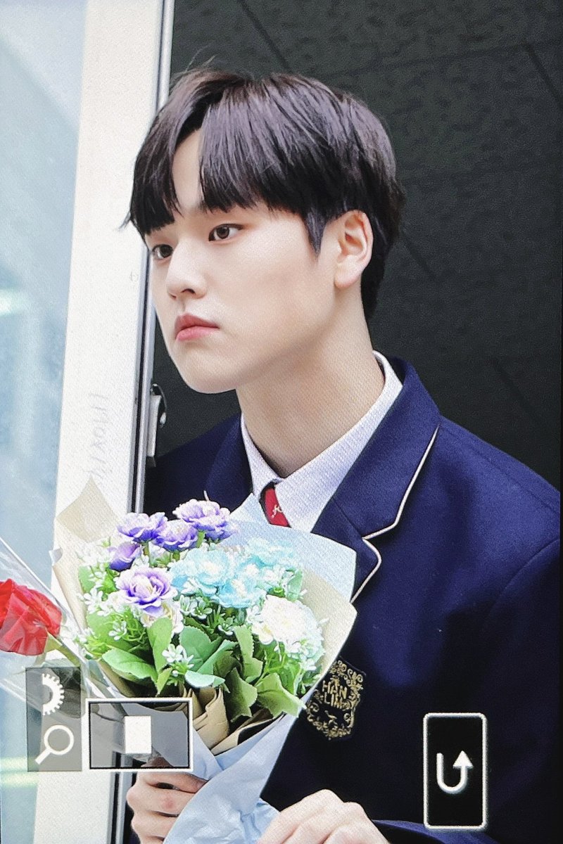 lhg_mm's tweet photo. ,,, 이 초절정 꽃미남 아기 누구임?😱
🗣️: 남도현!!!💛🧡💛🧡💛🧡 https://t.co/DwWvWudhUA