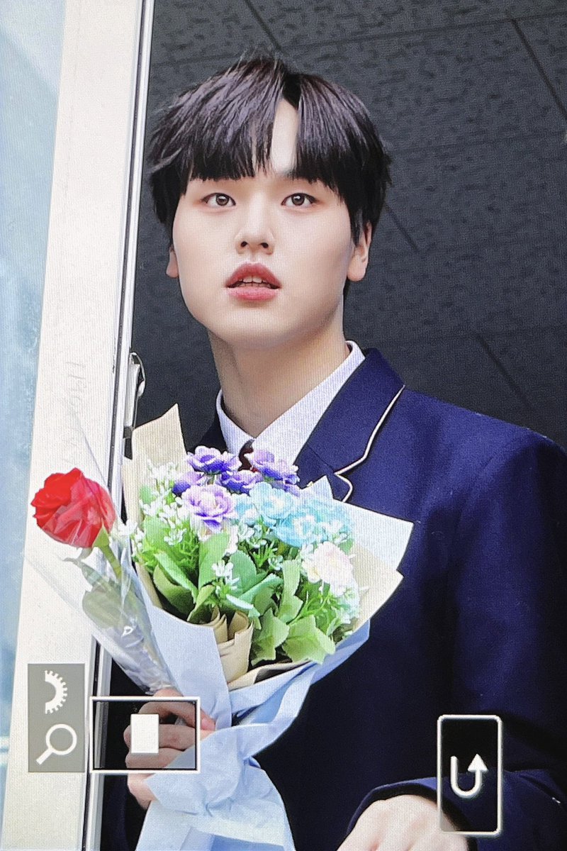 lhg_mm's tweet photo. ,,, 이 초절정 꽃미남 아기 누구임?😱
🗣️: 남도현!!!💛🧡💛🧡💛🧡 https://t.co/DwWvWudhUA