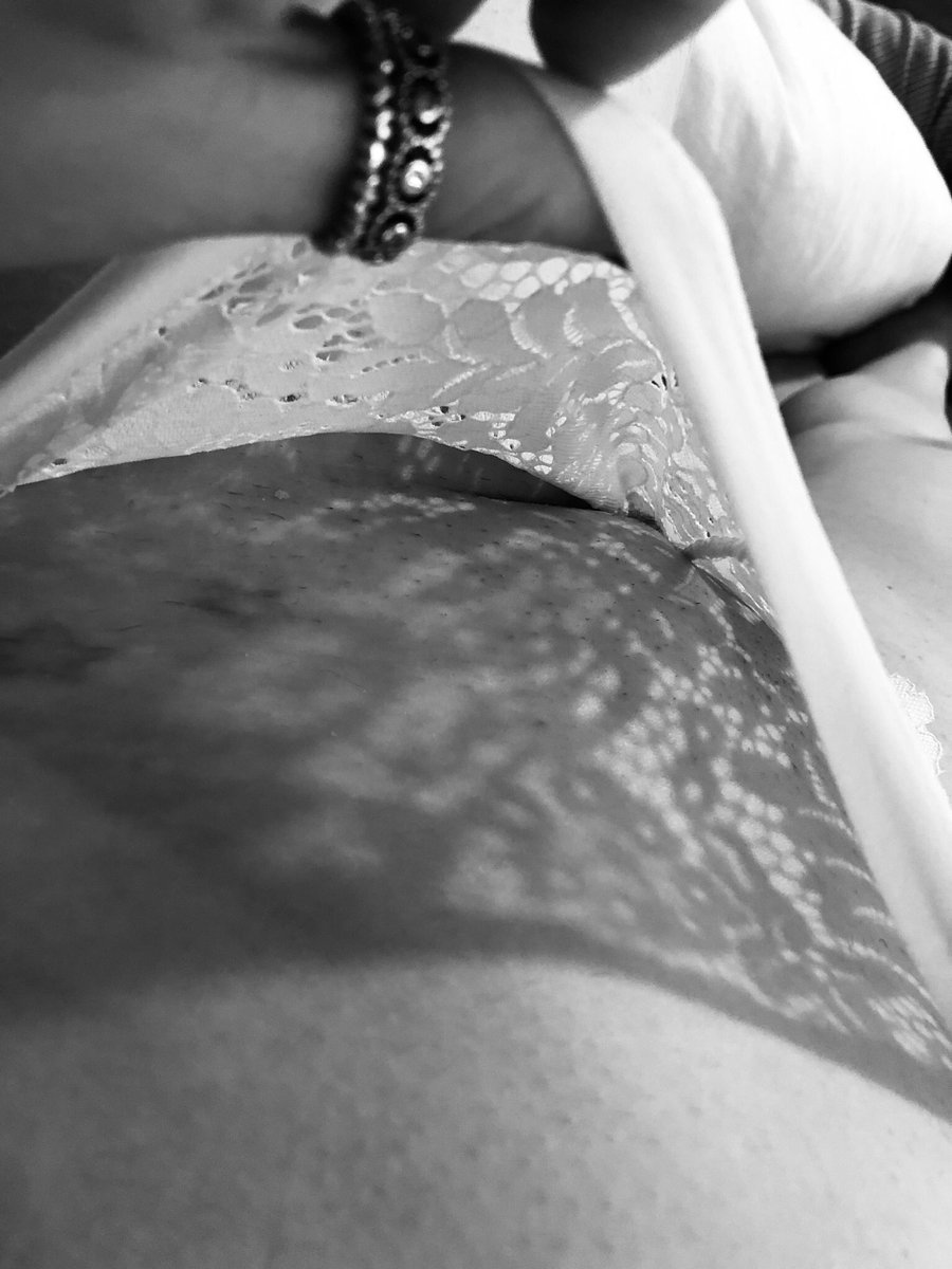 SexyEmilyOliver's tweet photo. It’s kinda wet down here #FridayFeeling #panties #funmorning https://t.co/rMnvC7EY24