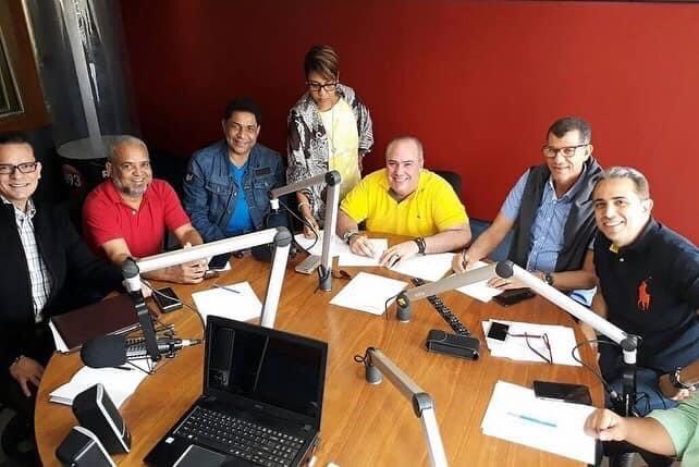 sagrariogomez's tweet photo. Hace 5 años, en los toques finales para el inicio del programa premium de la radio de Santiago  #elpatrondelatarde de @RCCMediaRD #quintoaniversario @charliemariotti @antonioespaillat @haimethomasfc @juanbonillaRD @devarez_jose @fsanchisr @NelsonPeralta01 #sagrario #lospatrones https://t.co/0XnDo1Y7eg