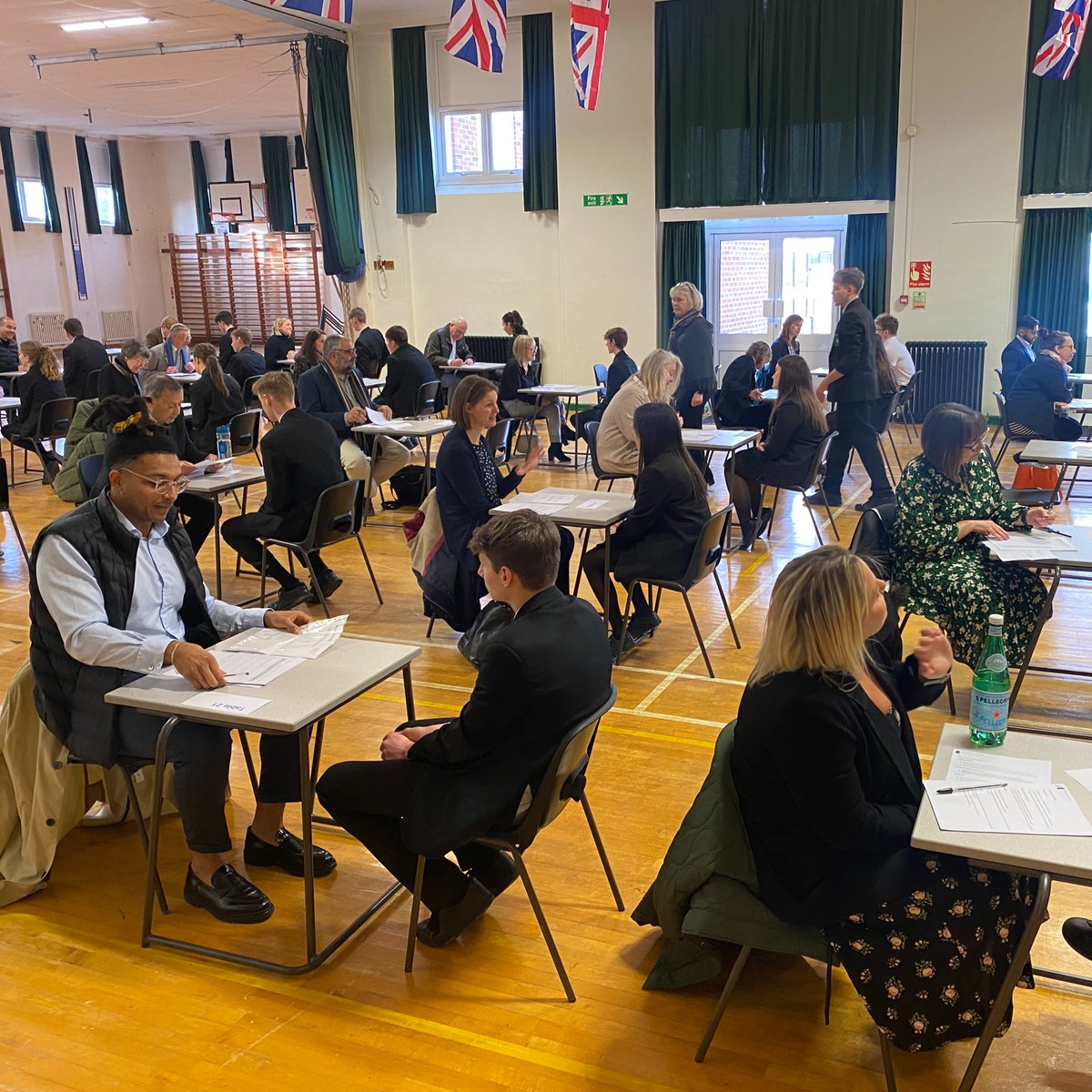 Our Year 11 students took part in mock interviews today with fifty volunteers representing sectors ranging from healthcare to engineering. We would like to thank our volunteers for providing such invaluable experience to our students. #dorking @PrioryHead @PrioryDeputy