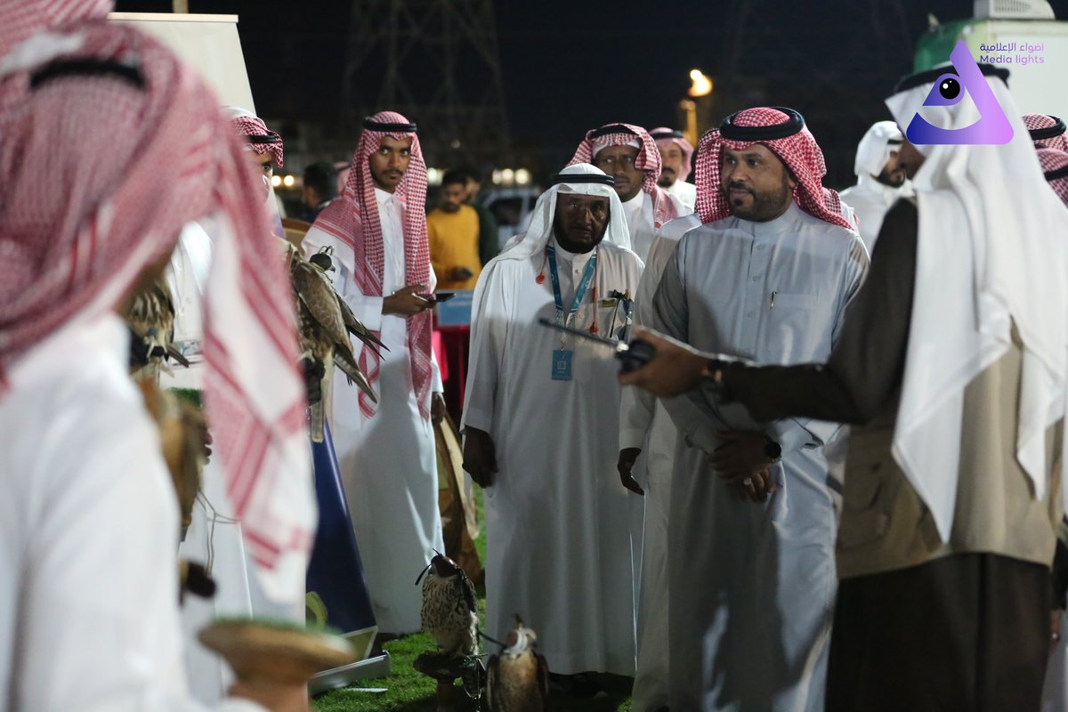 adhw2a's tweet photo. رئيس بلدية حلي يدشن معرض الصقور الأول بحلي 
بحضور سعادة رؤساء بلديات الليث وأضم وخليص وغميقة 

#حلي #القنفذة #مكة_المكرمة #صقور https://t.co/tLXkqccbdj