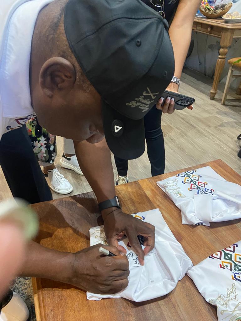 FSM_Fresh's tweet photo. @CyrilRamaphosa We hope you had fun playing in the shirts we designed for you. A lot of proud South Africans put a lot of their time in delivering top notch quality for you guys.
@theadnalyst 
#officialmanufacturer #president #Clothing #dyesub @freshstart #southafrica #proud https://t.co/2QcDTKgtpO