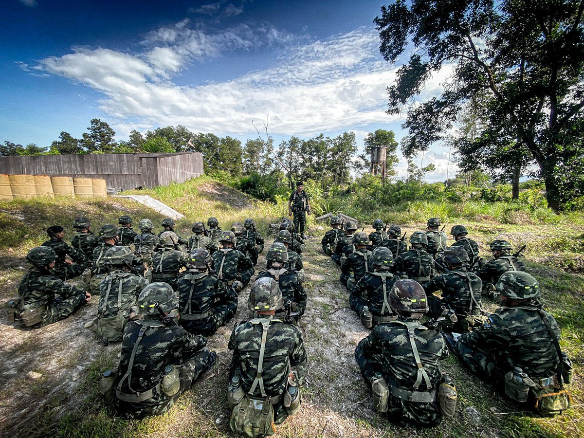 INFANTRY1522's tweet photo. " ไม่มีเทคโนโลยีใด จะมาทดแทนขีดความสามารถของทหารได้ "
ร.152 พัน.2  ฝึกทบทวนวิชา ตั้งรับ ให้กับกำลังพล (ในที่ตั้ง ) เพื่อเตรียมความพร้อม การฝึกภาคกองร้อย ประจำปี 2566 https://t.co/8PcTU2sxky