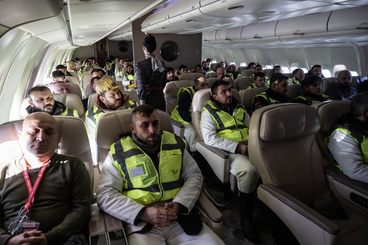 Cumhurbaşkanlığı uçakları da depremzedeler için seferber oldu tccb.gov.tr/haberler/410/1…