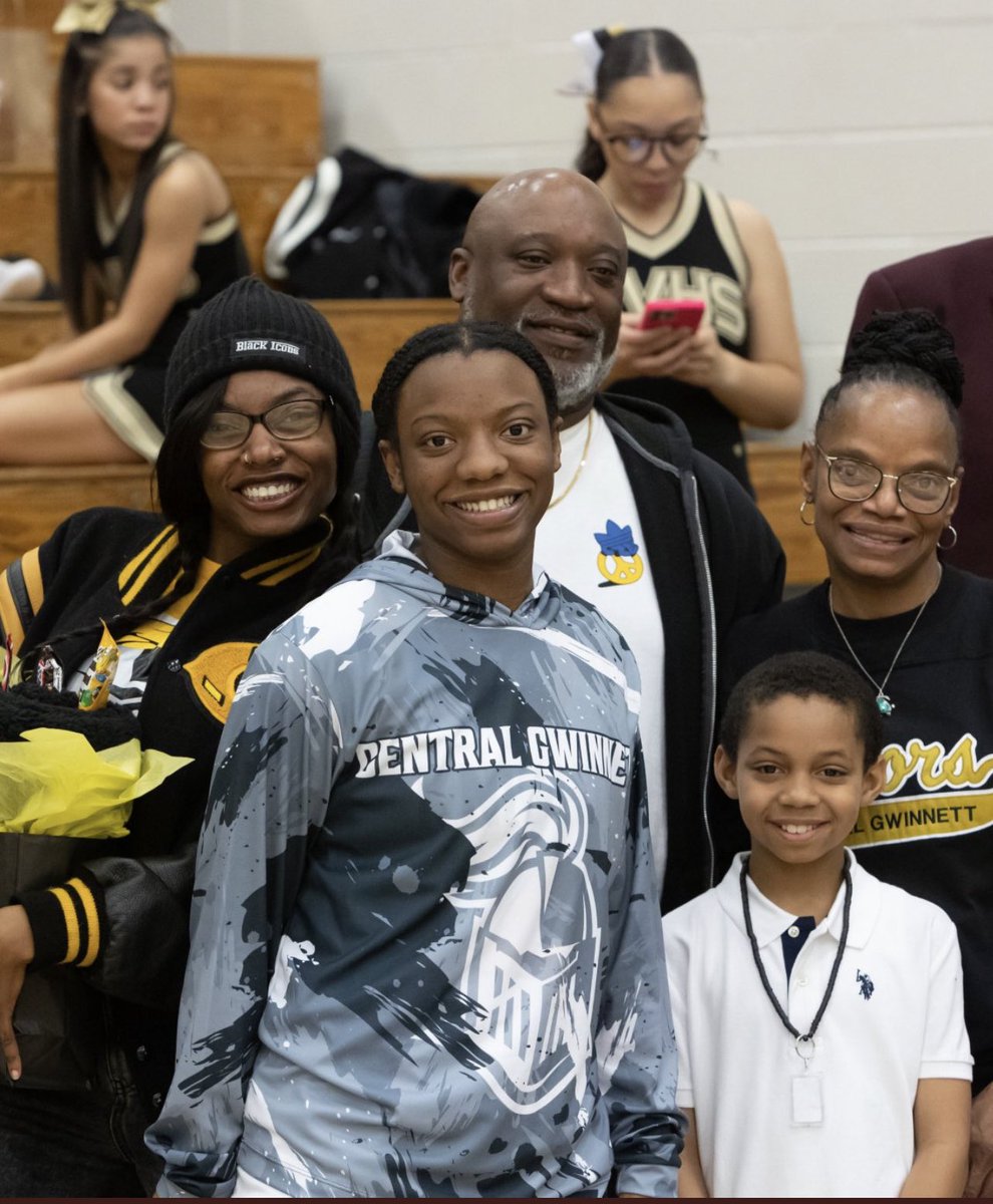 ALovingMomma's tweet photo. We love youππ @RachelTramble and we are so proud of you πππ#Trulybless β€οΈβ€οΈβ€οΈππ½#SeniorNight23 #BlackKnightFamily π€π @jackynae ππ https://t.co/QZoDadHI4d
