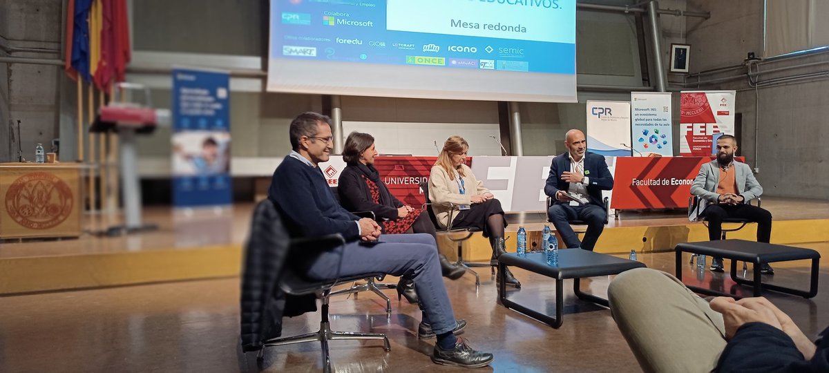 fecsjvmu's tweet photo. @fecsjvmu @colegiosfec #cediCARM Compartimos experiencias con Teams y Minecraft Education de  #Microsoft para favorecer una educación inclusiva #mesaredonda @ArceCeip @ColegioSalzillo @IesAlcantara @MicrosoftEduEsp @CPRRegionMurcia @Educarm @SADMurcia @colegiosfec #MicrosoftEDU https://t.co/gaeG1s3X9M