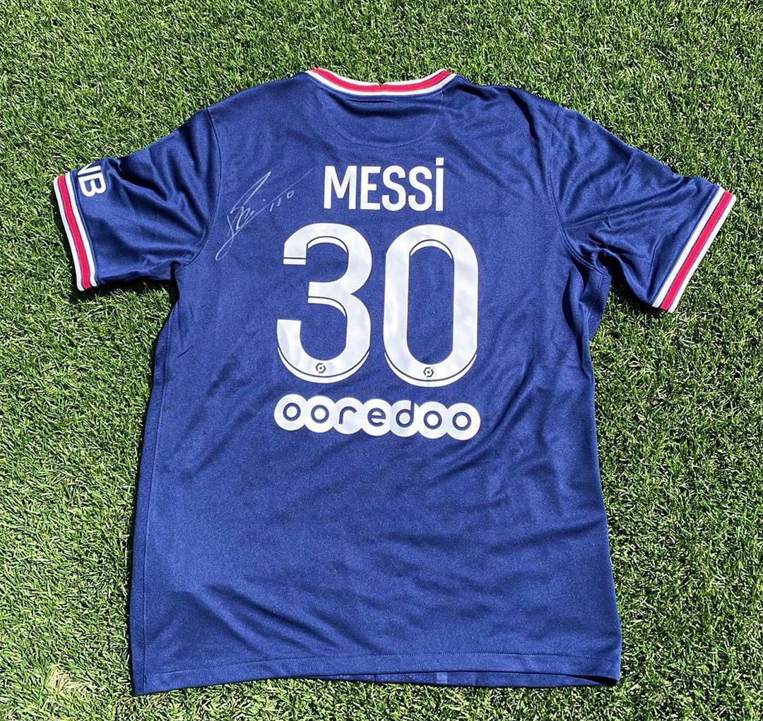 👏🇹🇷 Merih Demiral has raised ₺5,000,000 and counting for victims of the earthquake in Türkiye &amp; Syria. 

He has been auctioning signed shirts from the likes of Ronaldo, Messi, Kane, Haaland, Griezmann, Bonucci &amp; more. 

Bravo, Merih...