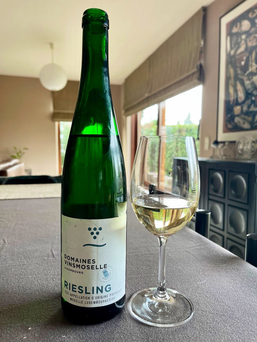 joukesp's tweet image. #FridayLunch #AtlanticCod #Spinach #PotatoGratin #Riesling #Moselle
Lest my friend @saranstm thinks we don’t eat healthy; I put some mango curry on the cod (baked on the skin!).
My 1st potato gratin was a big success! So was the nice little Riesling by @dVinsMoselle (LU)
87-89