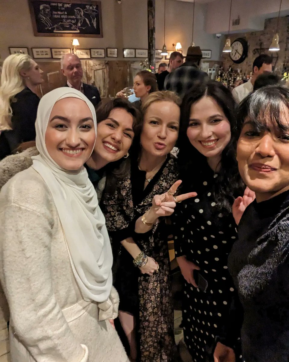 asha_scaria's tweet photo. Super inspired by the mission that each and every one of these ladies are on! I want to take an active part in growing communities like this one ❤️ 

@RealRasha thank you for bringing us together

#womenempowerment #womenentrepreneurs https://t.co/j0NaKWfjHq