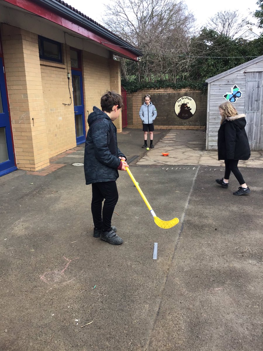 CharterY5's tweet photo. Our week of science has included investigating air resistance and friction. We took our investigations outside on a very chilly morning. #CharterScience #CharterOutdoorLearning https://t.co/sArrzEKxny