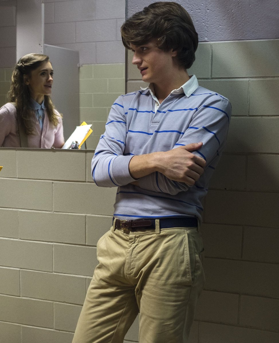 Good morning, just found this horrible thing, I had no right wearing those stupid ass pants🤣🤣