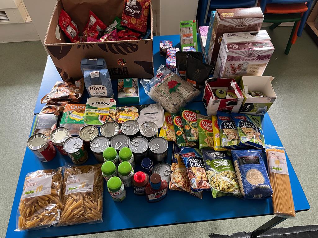 Halsneadschool's tweet photo. Our Zero Waste community table will be open in Kids club straight after school. Please come in and help yourself to whatever you can use. #community https://t.co/nnXjvnrOtb