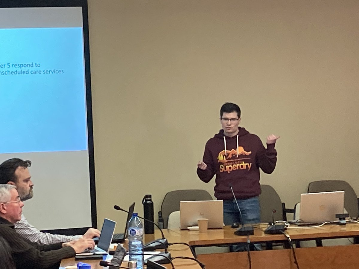 SCEgolab's tweet photo. Christopher Sweeney presenting his research on who migrants in Glasgow go to for help when child is sick, discussed vividly by the audience https://t.co/Ybfi3JeQAi