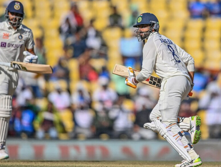 camfireofficial's tweet photo. Australia vs. India, First Test Day 2 Highlights Axar Patel and Ravindra Jadeja's 66 and 52 runs, respectively, while Rohit Sharma's 120 helped India maintain their lead on the second day as well.  #RavindraJadeja #jaddu #BorderGavaskarTrophy https://t.co/o7v0jdFoSo