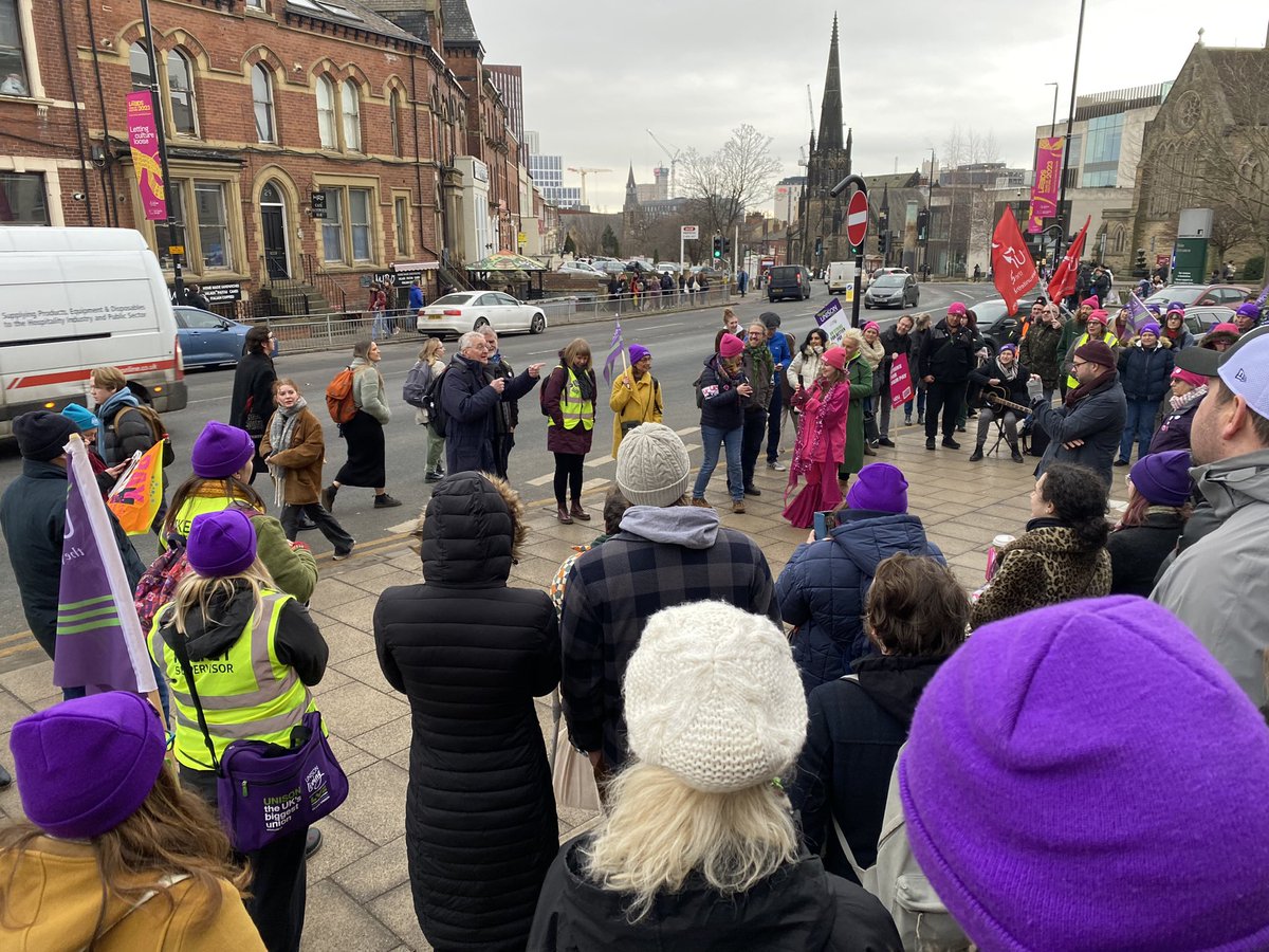 cupofassam's tweet photo. Hilary Benn MP stops by to meet the #angrylibrarians of @UniversityLeeds and colleagues in @leedsucu #Unison and #unite https://t.co/6egbTEGDlx