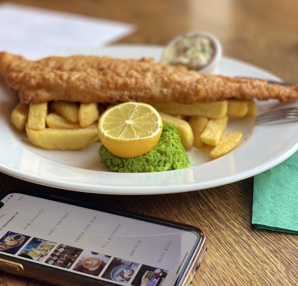 Paternosterpub's tweet photo. You can never go wrong with our Fish & Chips #fridayfishandchips
@YoungsPubs
#youngspubs #youngschefs #pubclassics #fishandchips #citypub #londonfood #thepaternosterpub https://t.co/TmUazjuyV7