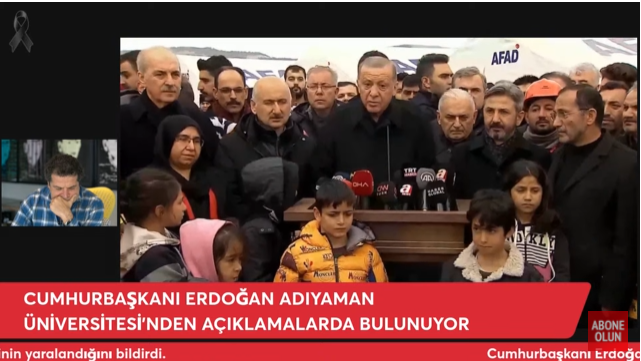 resimdekiaktris's tweet photo. O çocukların pedagog nezaretinde olup bu olaylardan uzaklaştırmaları gerekirken, reis-i cumhurlarından vefat sayılarını dinliyorlar. koymuşlar çocukları kameranın önüne. ne işi var o çocukların orada allah aşkına yapmayın ya, bir tane mi doğru işiniz olmaz. https://t.co/6R2fkEjT0s