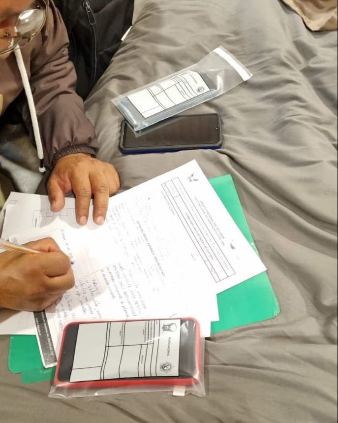 LaPosta_Ecu's tweet photo. URGENTE 🚨. Allanan al gerente general de Petroecuador, Hugo Aguiar. El mismo que no ha sido removido del cargo. Por el caso Encuentro, la Fiscalía allanó a Ítalo Cedeño, César Pazmiño y Marcos Miranda (subsecretario del Gobierno). Todos señalados en audios de El Gran Padrino. https://t.co/qMy99Gfu9U