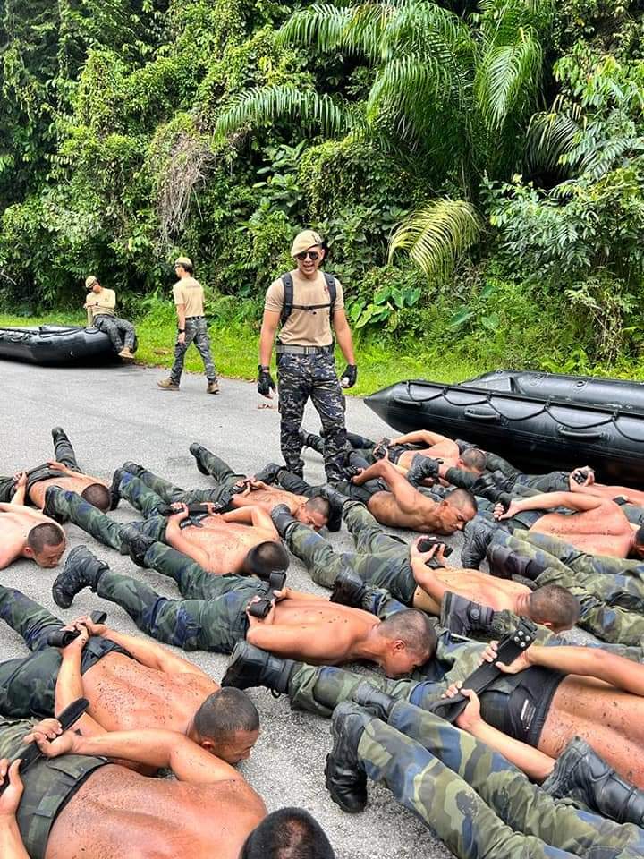 projekhitam's tweet photo. Selection 2 minggu Komando 69, PDRM untuk tahun 2023. 

145 orang yang hadir, hanya 45 yang lepas untuk kursus Asas Komando selama 4 bulan. https://t.co/Sb7ZGApIE4