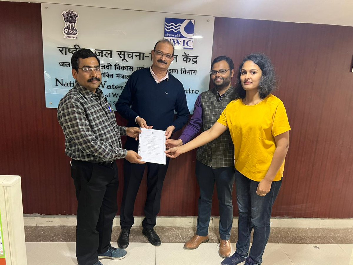 NWIC_MoJS's tweet photo. A Memorandum of Agreement (MOA) of SWIC was signed between NWIC and Irrigation and water resources department, Government of Uttar Pradesh. #MinistryOfJalshakti #NHP #NWIC #WARIMS #SWIC #irrigation #UttarPradesh https://t.co/aQG20wSe6P