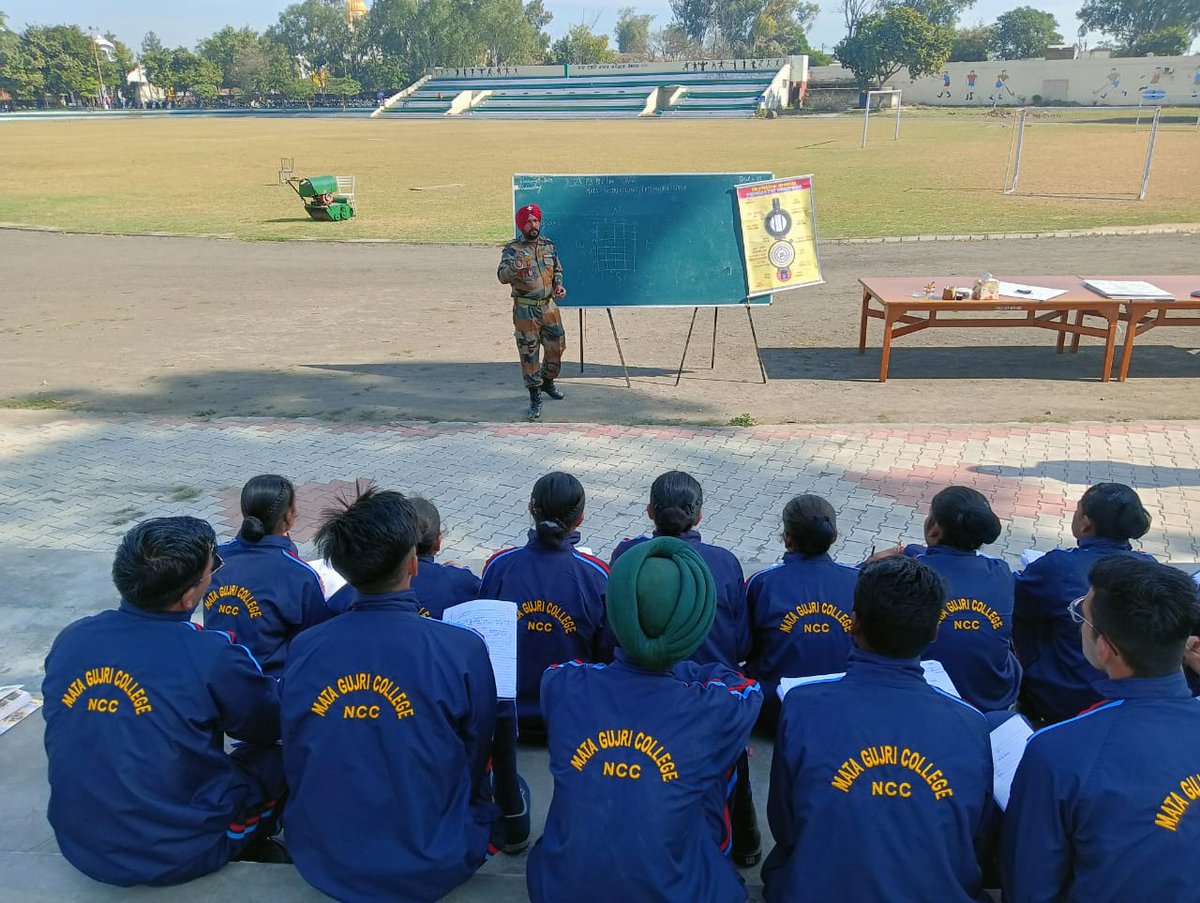 NccMgc's tweet photo. The PI Staff Of 23 PB BN NCC ROPAR gave training to the Cadets of Mata Gujri College.During the Class the Cadets learned MR and DST.
#trainingclass #ncc #learning
@HQ_DG_NCC @CPhhp @NccMgc @Pushpinder2112 https://t.co/ZNcUL7ch76